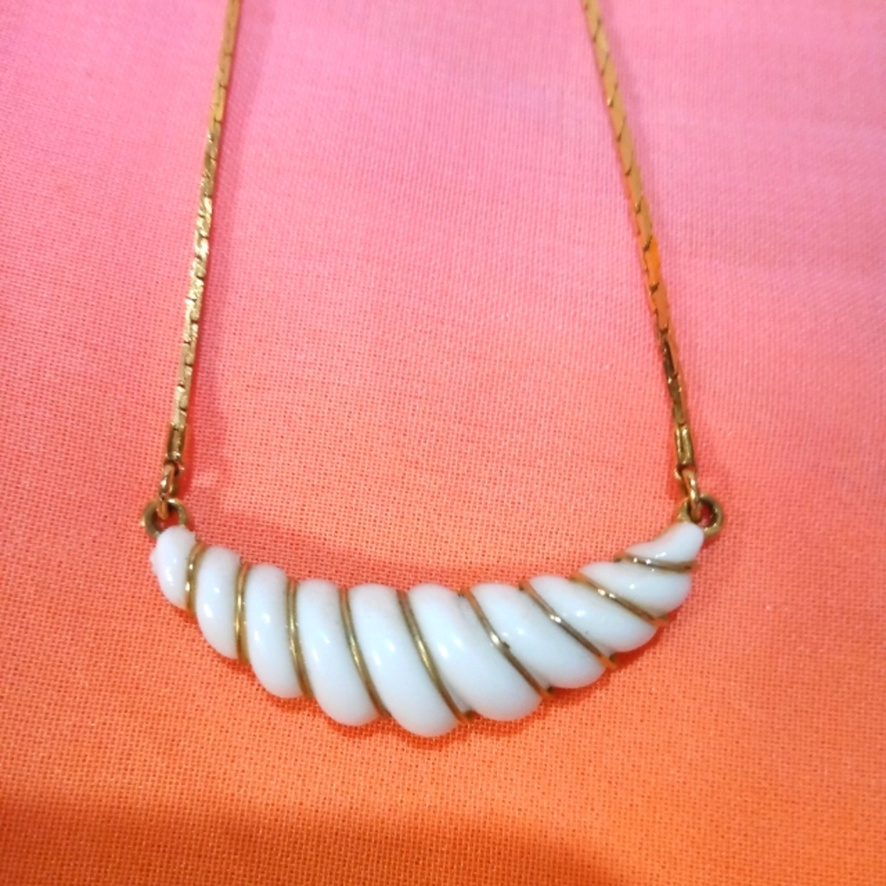 Vintage Avon Gatsby Collection Necklace